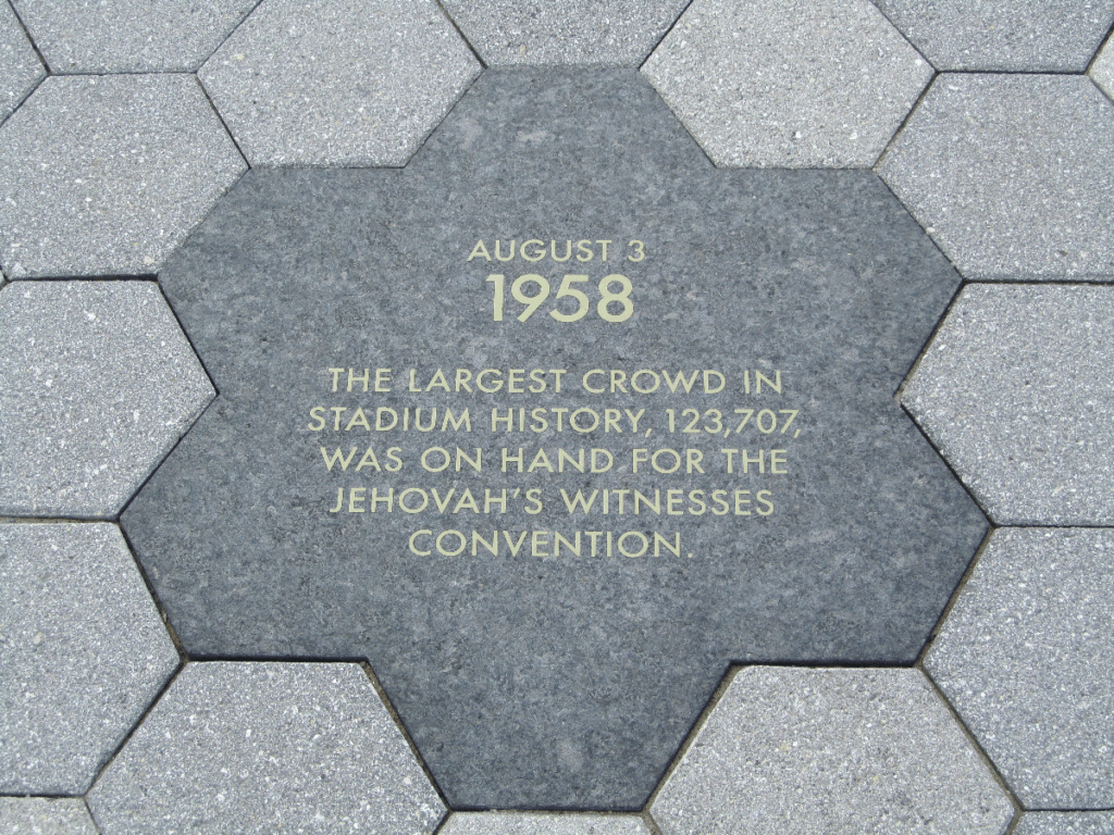 Jehovah’s Witnesses are mentioned in a plaque at the new Yankee Stadium in New York!