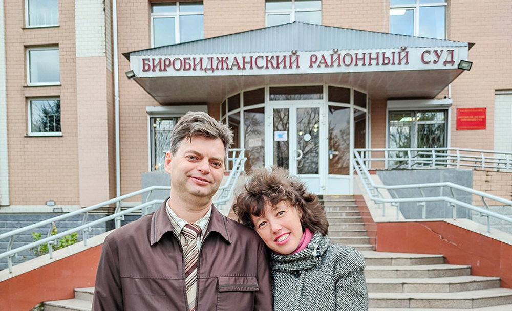 Valery and Natalya Kriger outside Birobidzhan District Court